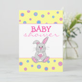 Bunny met roze Baby shower uitnodiging (Staand voorkant)