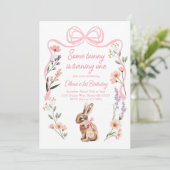 Bunny première invitation fleur sauvage d'annivers (Debout devant)