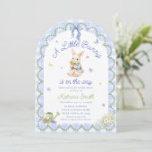 Bunny Pretty Rabbit Gingham Baby Shower Invitation Kaart (Staand voorkant)