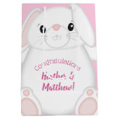 Bunny Rabbit Baby shower Roze Medium Cadeauzakje (Achterkant)