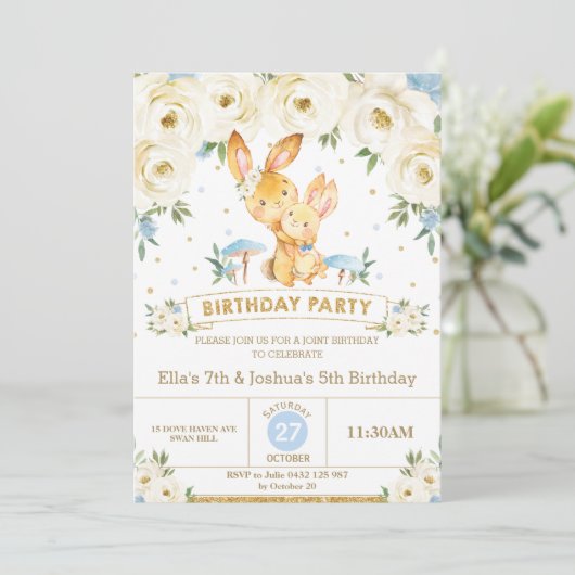 Bunny Rabbit Bloemen Gewricht Verjaardag Zus Broer Kaart (Staand voorkant)