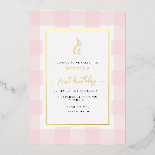 Bunny Rabbit Pink Gingham Birthday Folie Folie Uitnodiging (Voorkant)