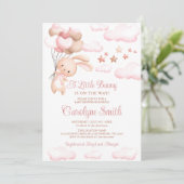 Bunny Rabbit rose Baby shower de ballon Invitation (Debout devant)