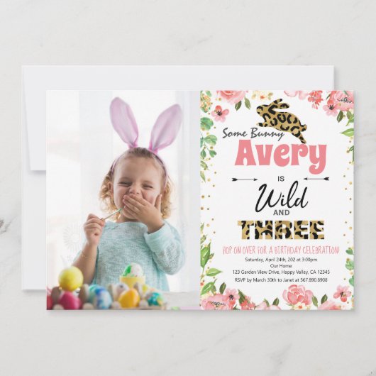 Bunny Wild en Three Birthday Photo Invitation (Voorkant)