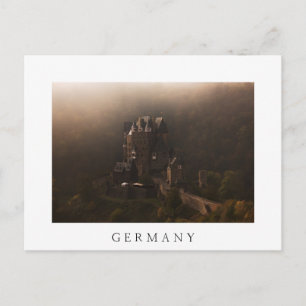 Burg Eltz kasteel in de ochtend mist Briefkaart