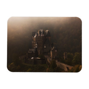 Burg Eltz kasteel in de ochtend mist Magneet