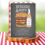 Burgers et répétition dîner Invitation<br><div class="desc">Burgers Chalkboard modernes et amusants & préparation barbecue brasserie invitation dîner avec une bouteille de bière avec un énorme hamburgers mis sur un arrière - plan noir de tableau noir et un chiffon rouge assorti retour pour une touche spéciale.</div>