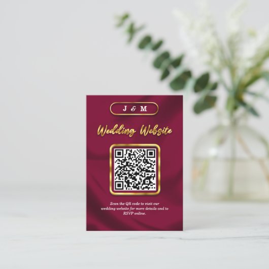 Burgundy and Gold Wedding Website QR Code Custom Informatiekaartje (Staand voorkant)