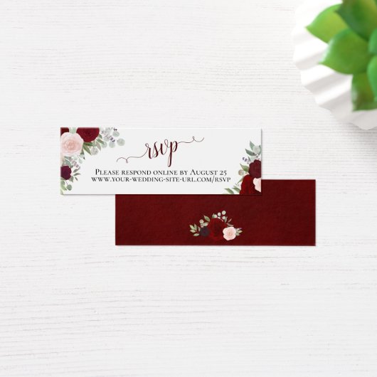 Burgundy Boho Floral Wedding RSVP Online Kaart (Bureau)