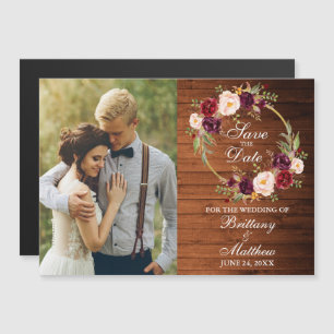 Burgundy Floral Wreath Rustic Wood Save the Date Magnetische Uitnodiging