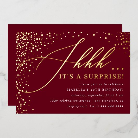 Burgundy & Gold Confetti Script Surprise Party Folie Uitnodiging (Voorkant / Achterkant)
