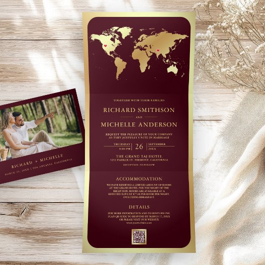 Burgundy Gold World Map QR Code Photo Wedding Drieluik Uitnodiging