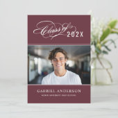 Burgundy Klasse 2026 Calligrafie Foto Afstudeerfee Kaart (Staand voorkant)
