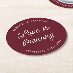 Burgundy Love Is Brewing Trouwreceptie Ronde Kartonnen Onderzetter