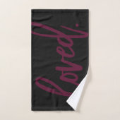 Burgundy Moderne Typographie Script Loved. (Serviette à main)