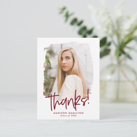 Burgundy Preppy Script Photo Afstuderen Hartelijk  Briefkaart (Staand voorkant)