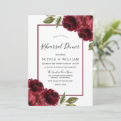 Burgundy Red Roses Modern Rehearsal Dinner Kaart (Staand voorkant)
