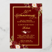 Burgundy Rood Bloemmotief 50ste Trouwdag Goud Folie Uitnodiging (Voorkant)