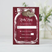 Burgundy Rustic Wood Harten Mason Jar Wedding RSVP (Staand voorkant)