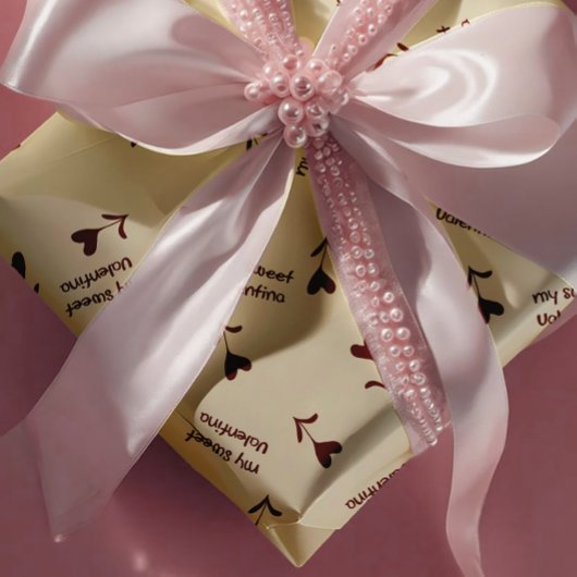 Burgundy Script Hearts on Cream– Valentine Pattern Inpakpapier Vel