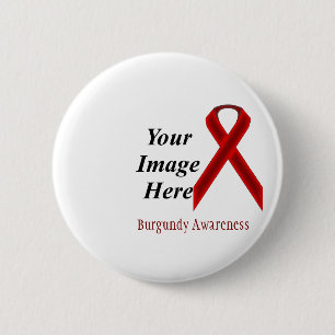 Burgundy Standard Ribbon door Kenneth Yoncich Ronde Button 5,7 Cm