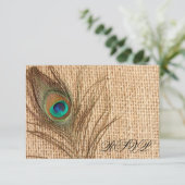 Burlap Peacock Feather Wedding RSVP (Debout devant)