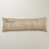 Burlap Personaliseert huwelijksnamen Datum Gift Lichaamskussen (Achterkant)