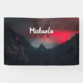 Burning clouds, fog and mountains monogram in sky spandoek (Horizontaal)