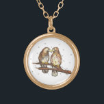Buse à queue rousse collier de Noël aux neiges<br><div class="desc">Le collier présente une illustration originale d'une paire de faucons à queue rouge dans la neige. Parfait comme un pot de Noël !</div>