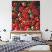 Bushel van aardbeien canvas afdruk (Insitu (Slaapkamer))
