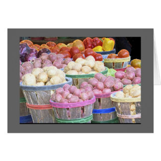 Bushels de pommes de terre au marché Jean Talon