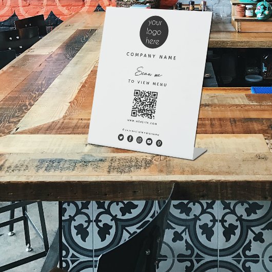 Business Logo Uitzicht Menu QR Code Social Media Reclamebord Met Voetstuk