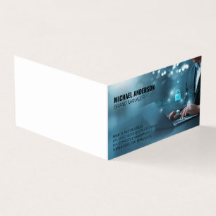 Business Man sur ordinateur   Données