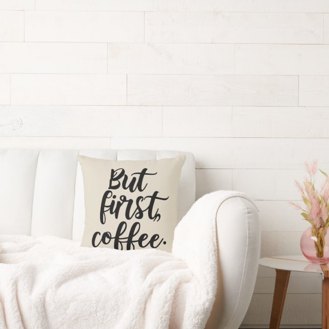 But First Coffee | Chic Modern Script Typography D Kussen (Bank)