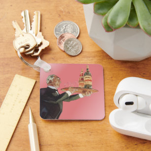  butler in een smoking serveert wijn op dienblad sleutelhanger