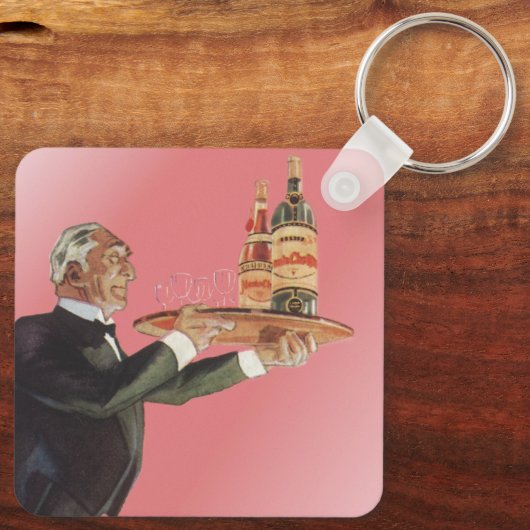 butler in een smoking serveert wijn op dienblad sleutelhanger (Achterkant)