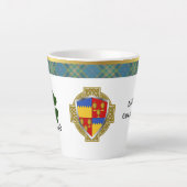 Butler Irish Shield & Tartan gepersonaliseerd Latte Mok (Voorkant)