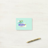 Butterflies en bloesems met een Magic Quote Post-it® Notes (Op bureau)