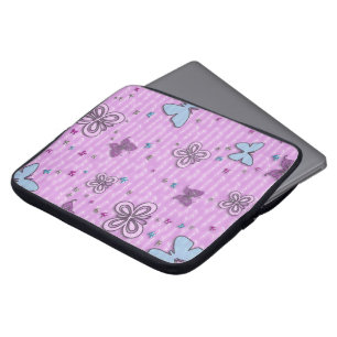Butterflies zijn vrij om naar de laptop te vliegen sleeve