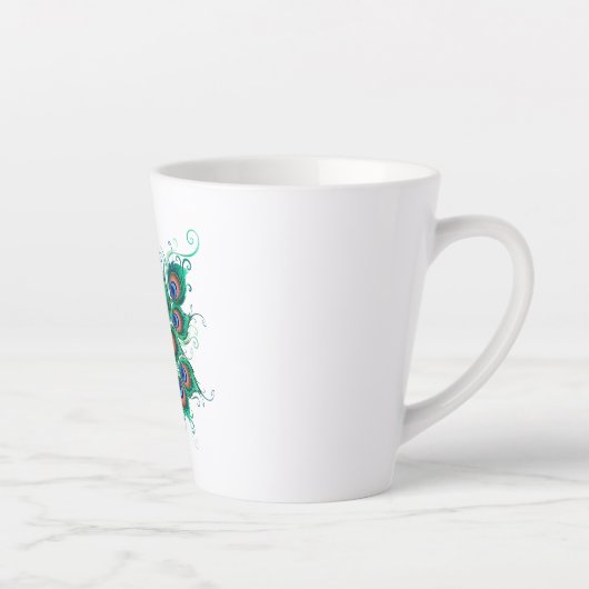 Butterfly met Green Peacock Feathers Latte Mok (Rechts)