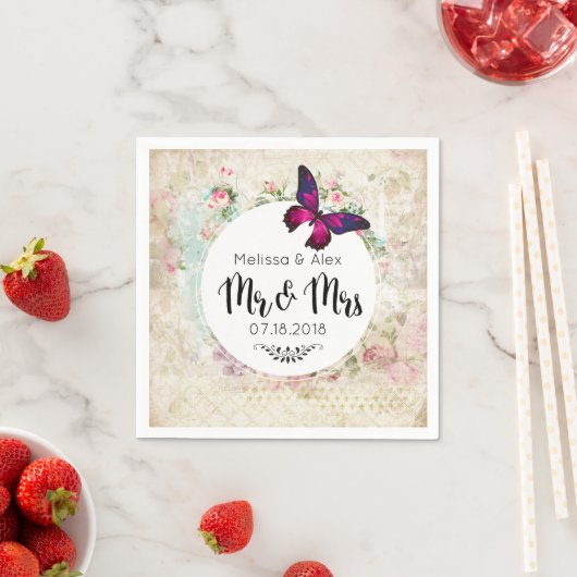 Butterfly on a Shabby  Collage Mr en Mrs. Servetten (Insitu)