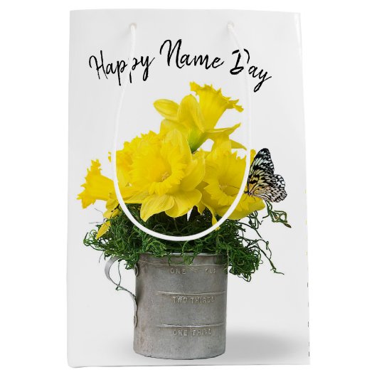 Butterfly on Daffodil Bouquet Name Day Medium Cadeauzakje (Voorkant)