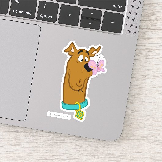 Butterfly on Scooby-Doo's neus Sticker (Detail)