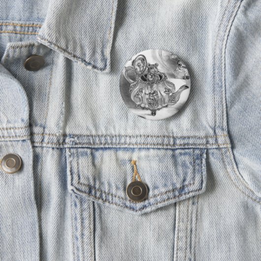 Button Alice in Wonderland, Button (In situ)