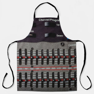 Buttonnen op een geluidsmixer in een opnamestudio. schort