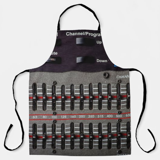 Buttonnen op een geluidsmixer in een opnamestudio. schort (Voorkant)