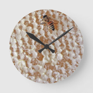 Buzz Buzz Wall Clock Ronde Klok