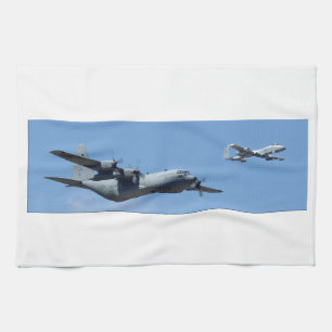 C130 HERCULES EN A10 WARTHOG IN FORMATIE THEEDOEK