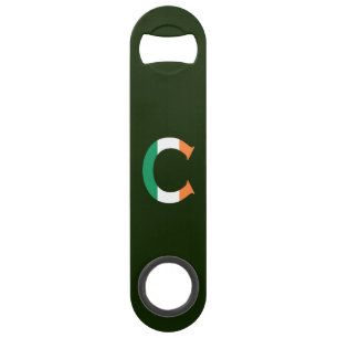C Monogram overlay op Ierse vlag bocnt Speed Flessenopener
