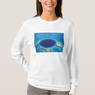 CA, Belize. Luchtbeeld van Blue Hole (diameter T-shirt